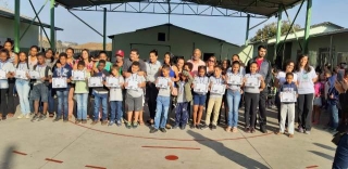 Escola Monteiro Lobato premia alunos em reuniÃ£o de pais